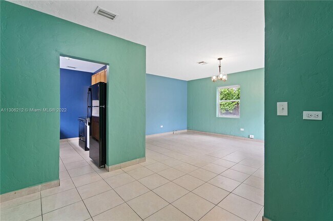 Building Photo - 2023 NE 180th St