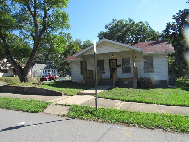 Building Photo - 2022 N Magnolia St