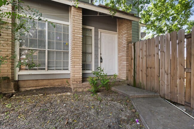 Foto del edificio - 6710 Windsor Hollow Dr