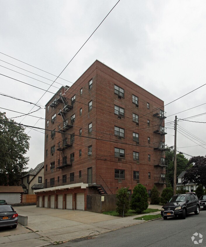 Building Photo - 170-40 Henley Rd