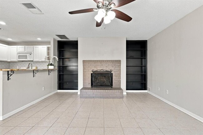 Building Photo - 7825 Beauregard Cir