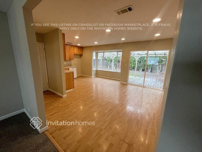 Building Photo - 612 Decoy Ln