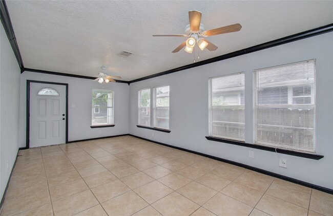 Foto del edificio - 5319 Bell St