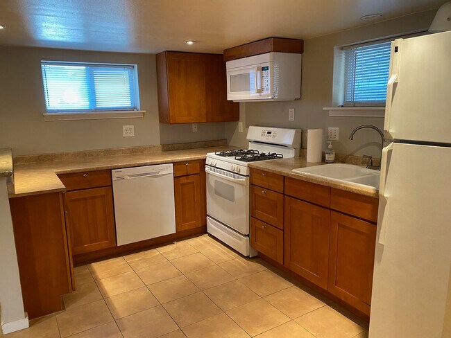 Kitchen - 519 W McGraw St