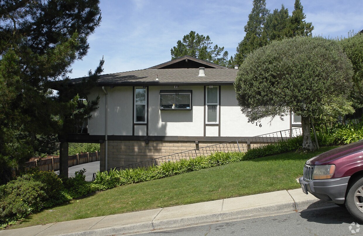 Primary Photo - 2016 Ascot Dr