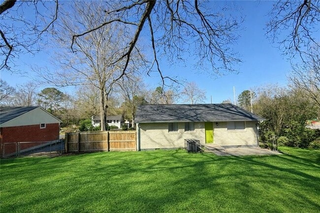 Building Photo - 7230 Mockingbird Trail