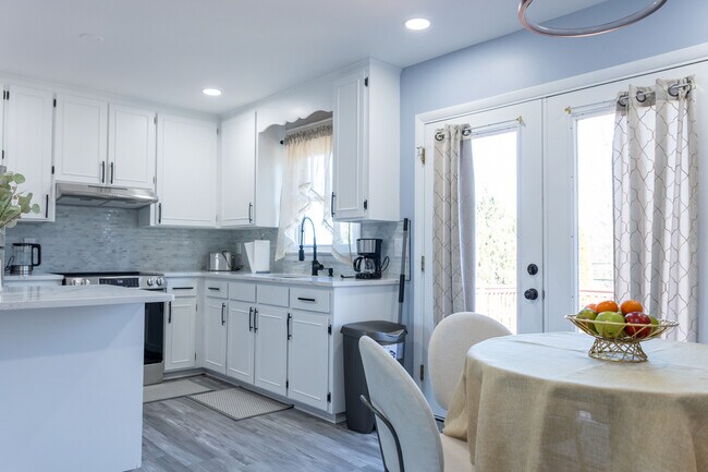 Foto del edificio - 412 Kingswood Ter