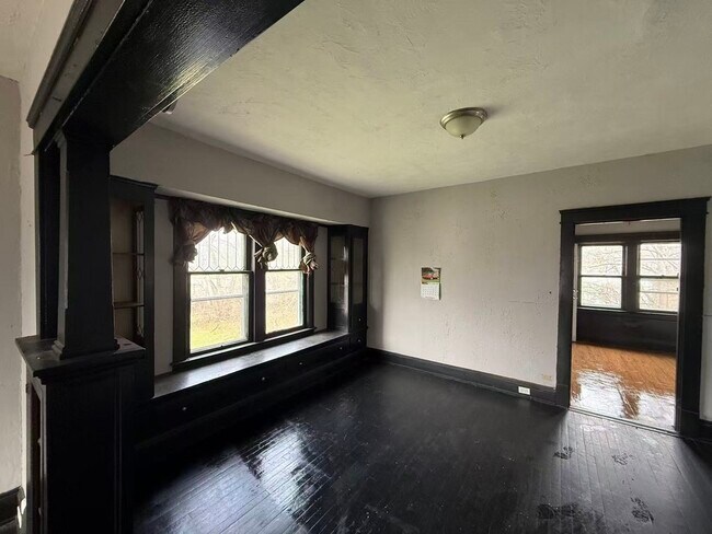 Building Photo - 9805 Lamontier Ave