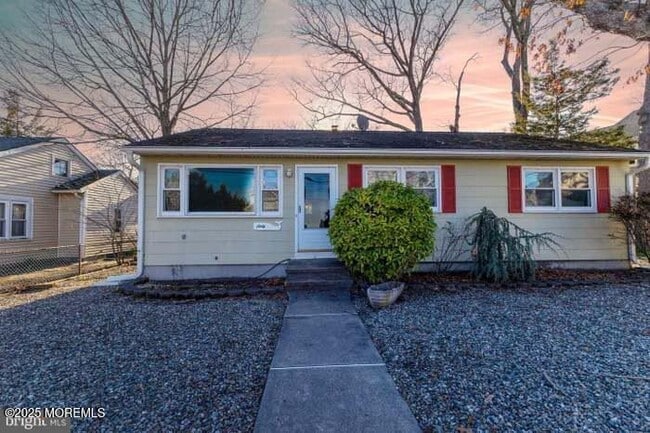 Building Photo - 60 Edwards Rd