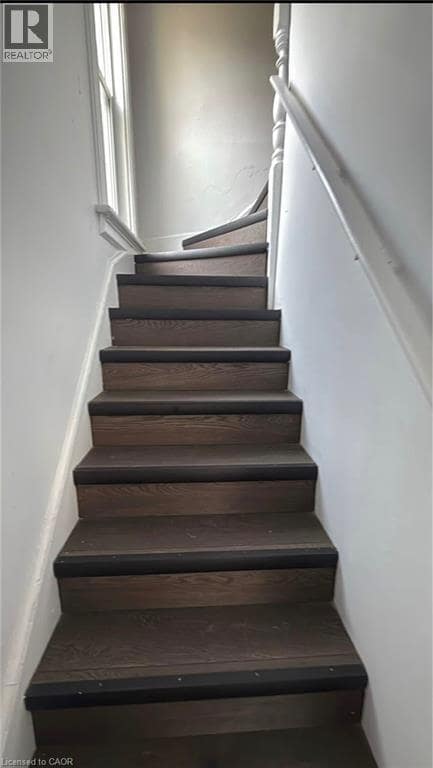 Building Photo - 374 Laurel St