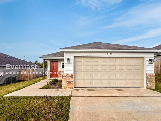 Foto del edificio - 5125 Red Fox Trl