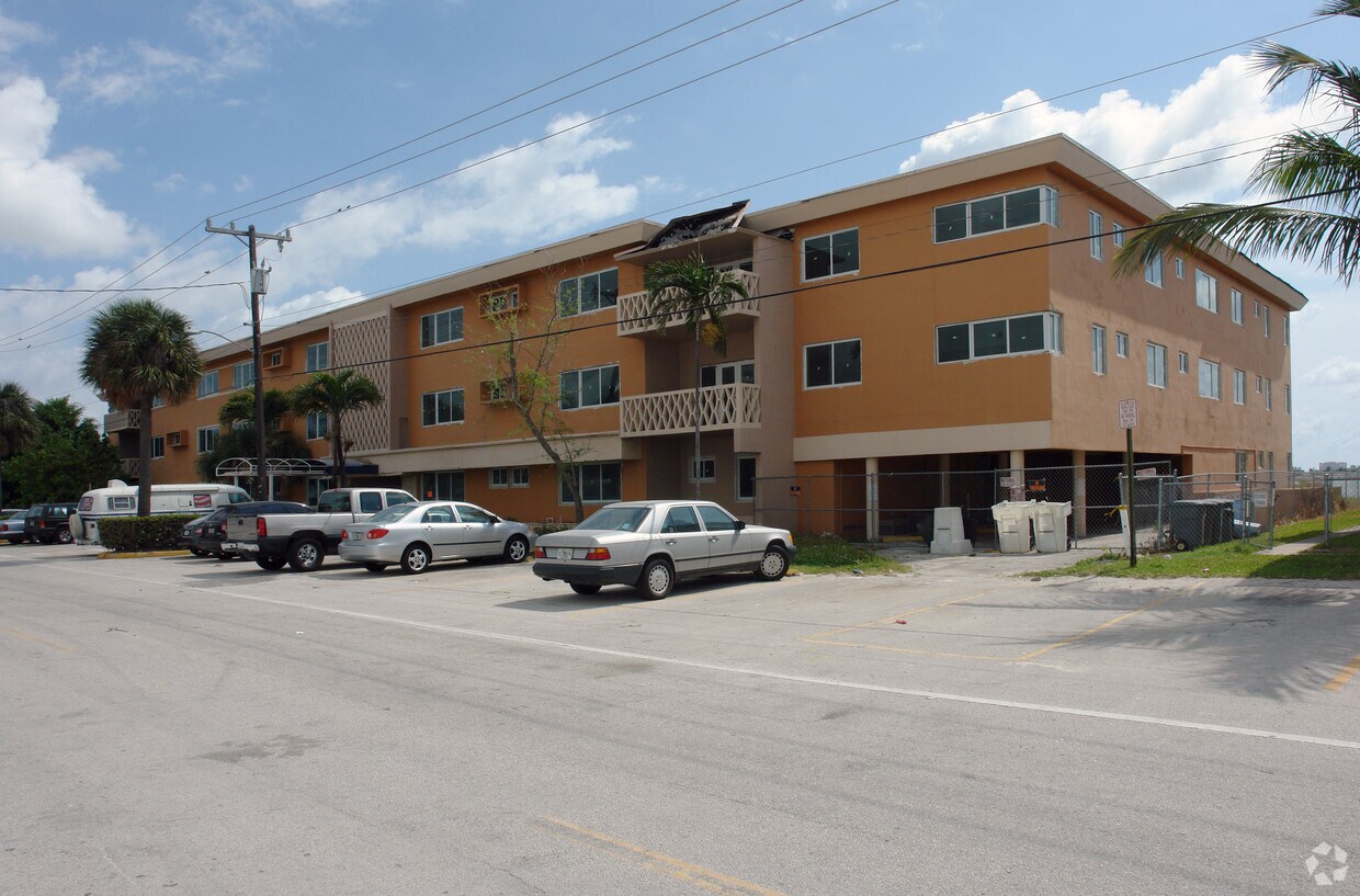 Foto del edificio - Royal Isle Apartments