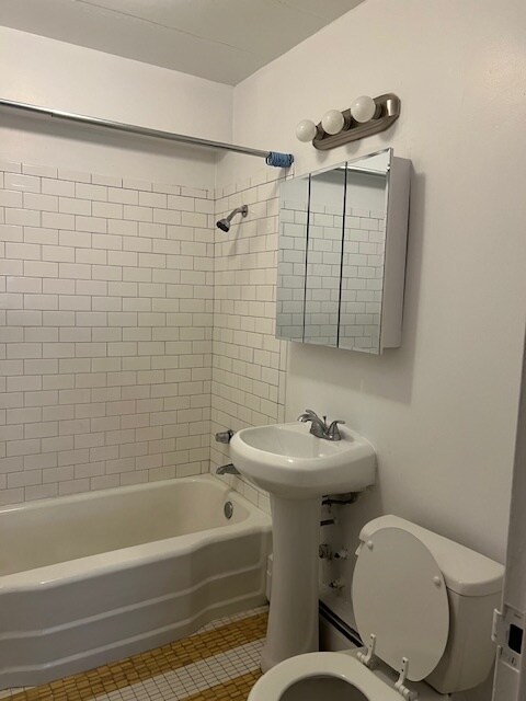 Foto del edificio - 7301 Ridge411