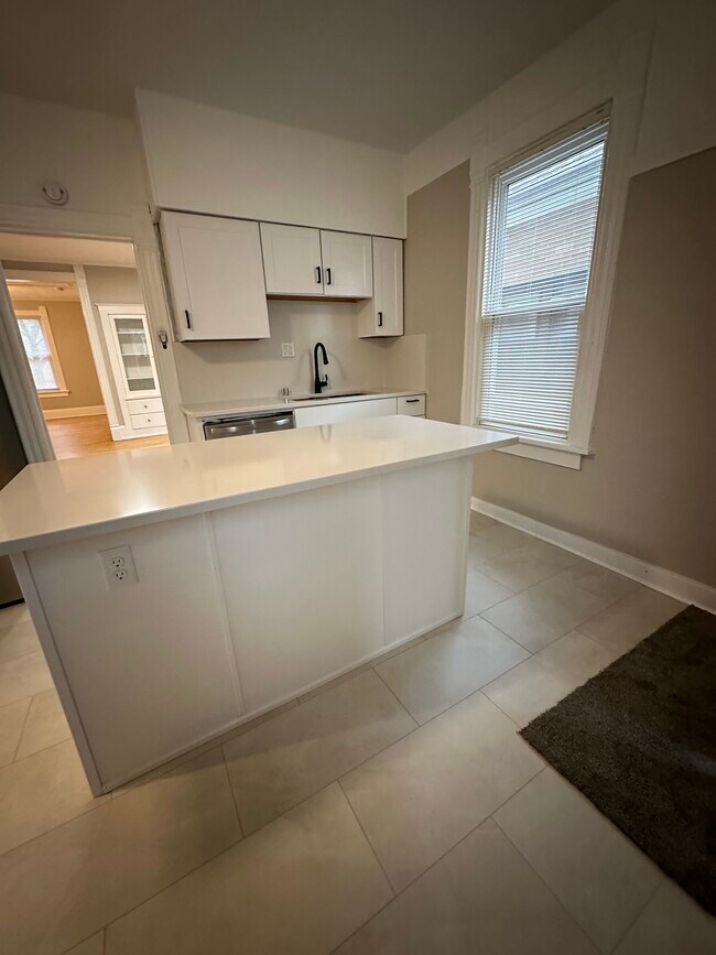 Foto del edificio - 2527 S Howell Ave