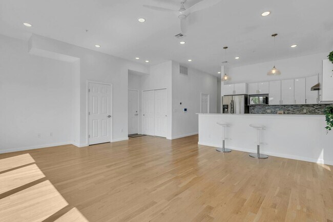 Building Photo - 936 Pavonia Ave