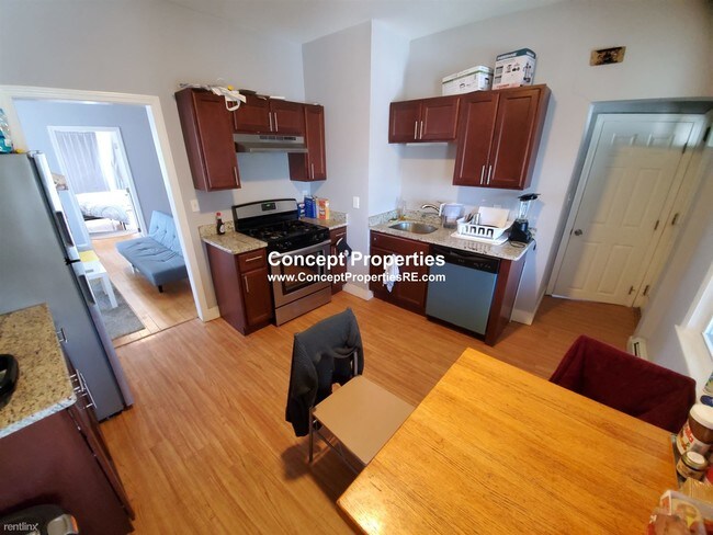 Building Photo - 2 br, 1 bath  - 15 Boardman St # 3BD