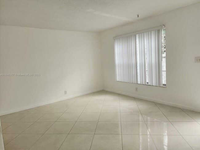 Building Photo - 6744 SW 40th St