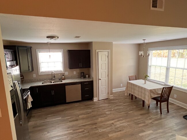 Building Photo - 755 Lillian Grace Dr