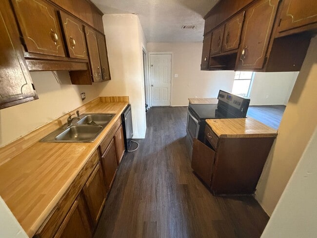 Building Photo - Go Yard!