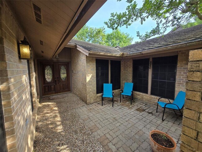 Foto del edificio - 4242 Honey Oaks Dr