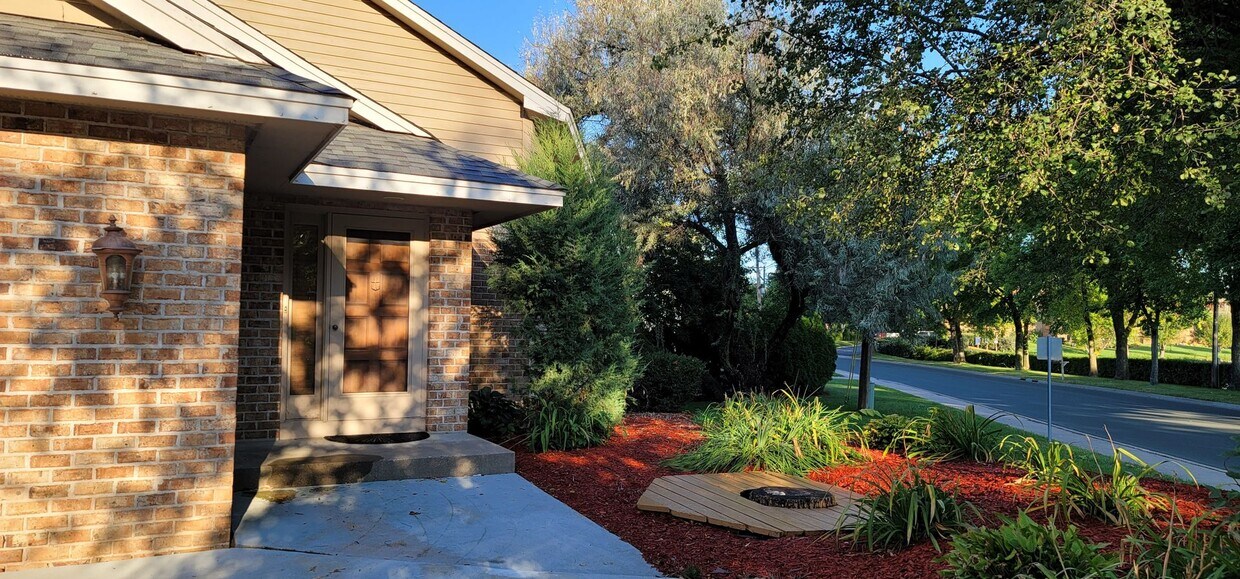 Foto principal - Gorgeous 3 Bedroom for Rent on Lake Minnet...