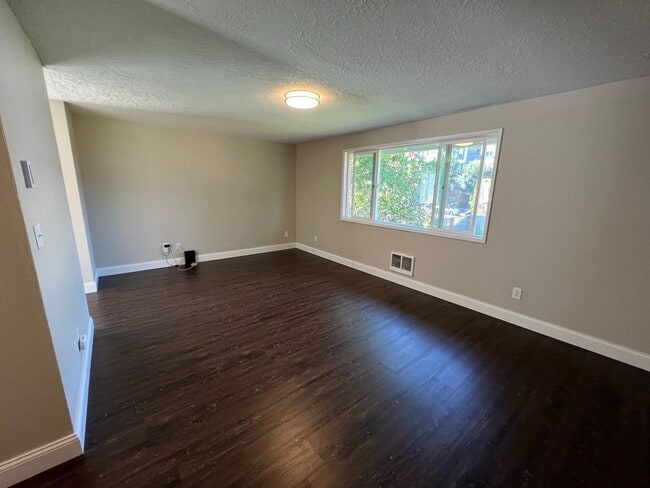 Building Photo - AD1515* - B