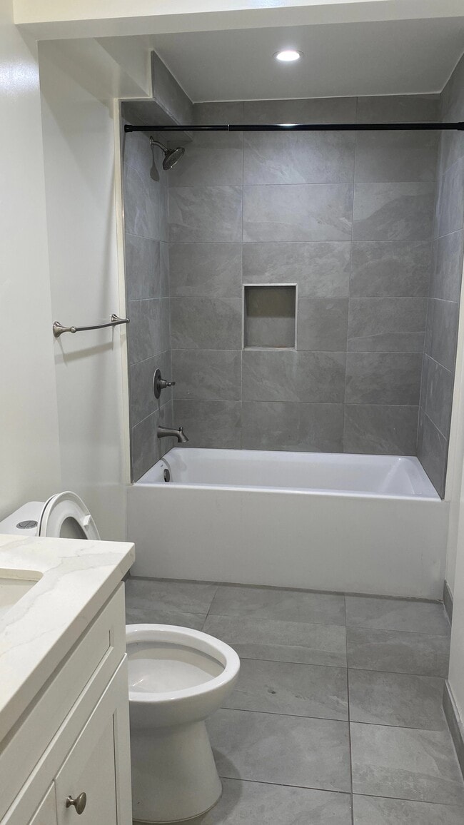 Foto del edificio - 10760 Rose Ave