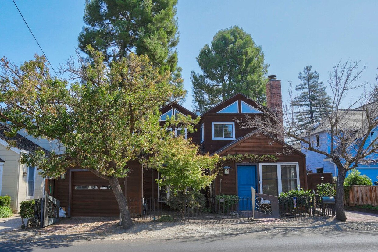 Foto principal - 3 Bed/ 2 Bath Palo Alto home in the heart ...