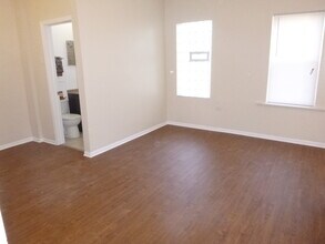 Building Photo - 3156 W Warren Blvd