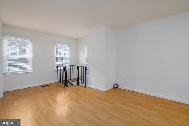 Foto del edificio - 830 S Howard St