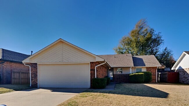 Foto del edificio - Lovely 3 Bedroom 2 Bath Home in Western Heights Schools