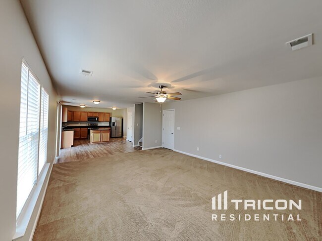 Foto del edificio - 543 Silver Spoon Ln