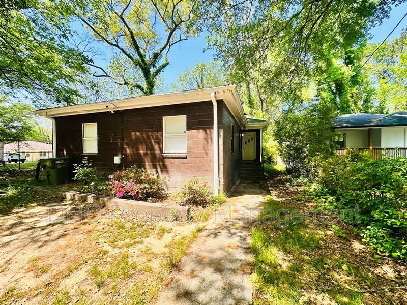 Foto principal - 2125 Larchwood Rd SW