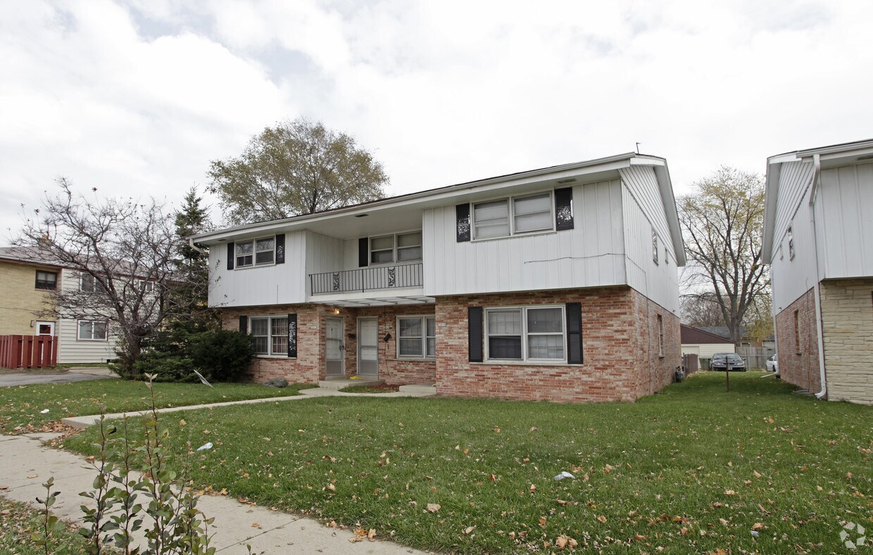 Primary Photo - 5850-5862 N 76th St