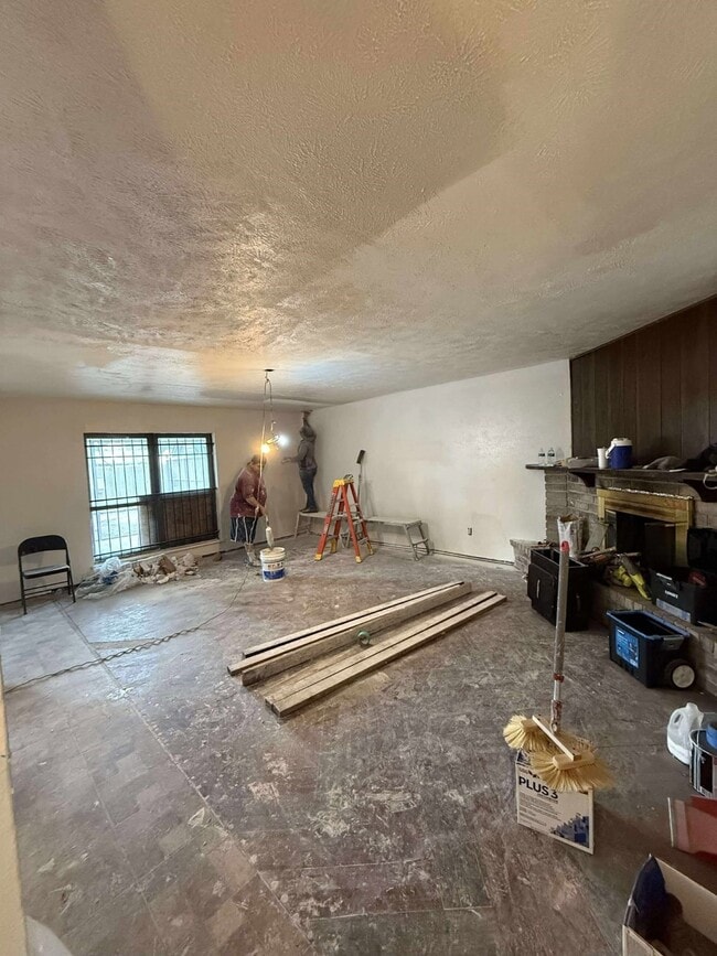 Foto del edificio - 16210 Lazy Ridge Rd