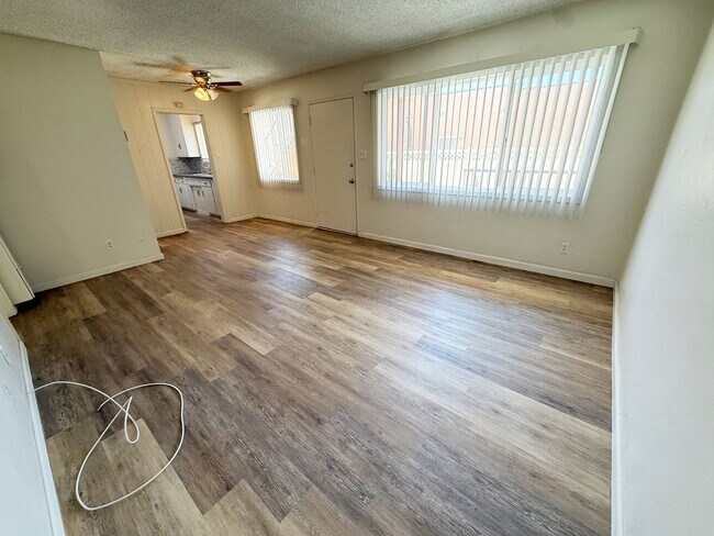 Foto del edificio - 4352 1/2-4352 1/2 McClintock St