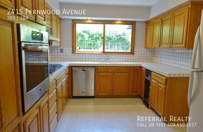 Foto del edificio - 2415 Fernwood Ave