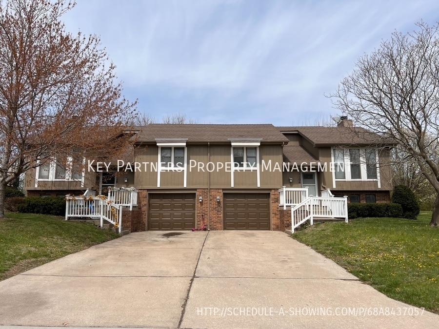 1106 Ridgeway Dr, Raymore, MO 64083 House Rental in Raymore, MO