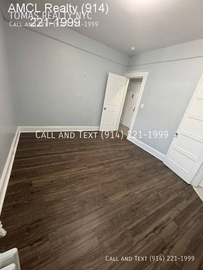 Building Photo - 127 Stanley Ave