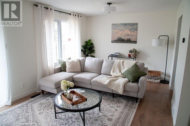 Building Photo - 465 Kingscourt Dr