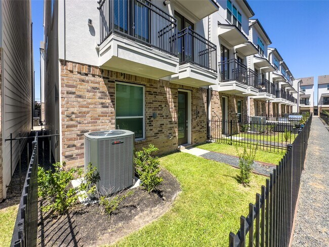 Foto del edificio - 1276 N Post Oak Rd