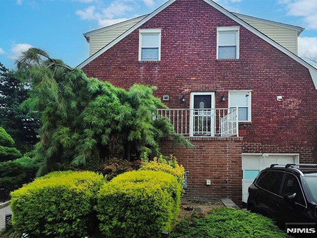 Foto del edificio - 440 Hillcrest Pl