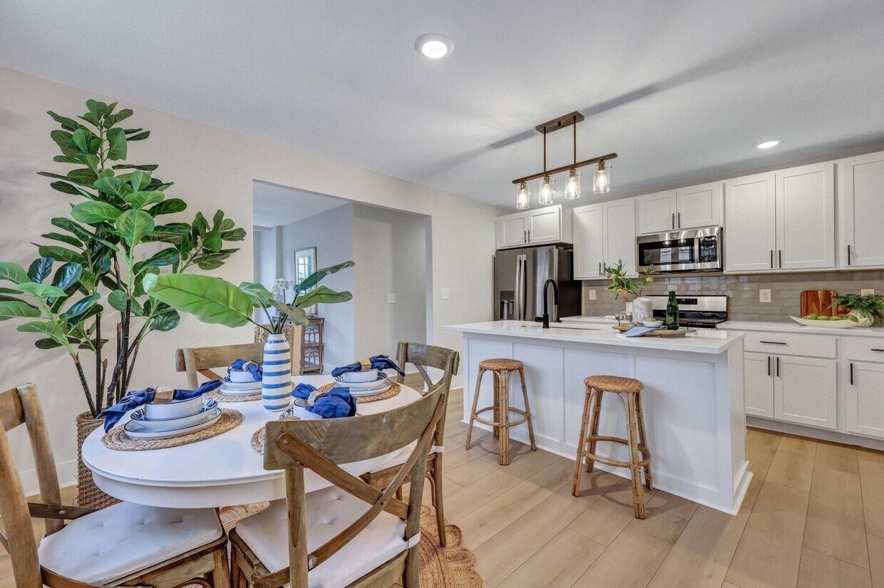 Foto principal - Fully renovated home in Charleston!
