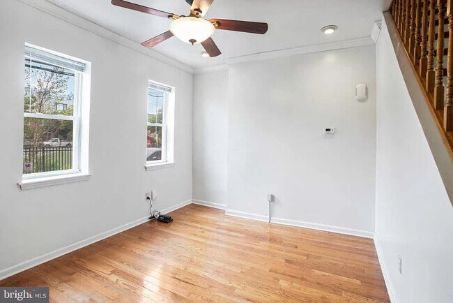 Foto del edificio - Bright 2 bed 1 bath in graduate hospital!