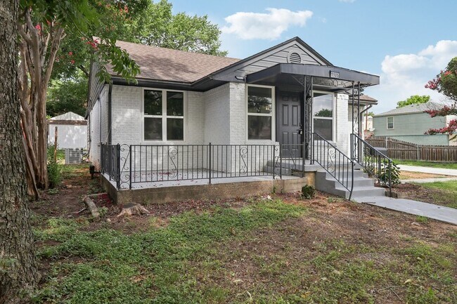 Building Photo - 1105 N Sylvania Ave