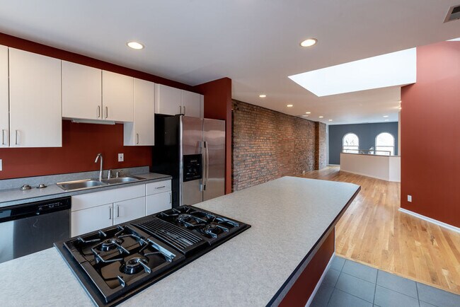 Building Photo - Collins Ave 241-243 MLR