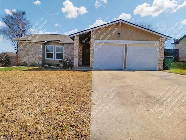 Building Photo - 3 br, 2 bath House - 404 Greenway Dr