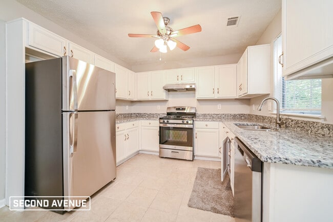 Building Photo - 174 Deerfield Dr