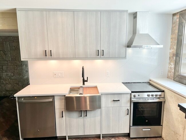 Building Photo - 1633 N Humboldt Blvd