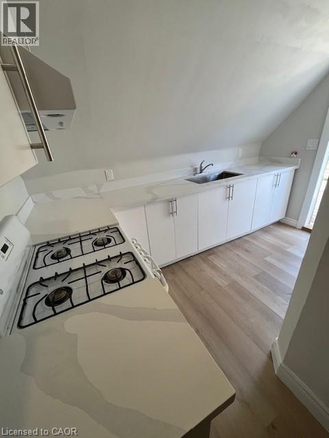 Photo du bâtiment - 27 Strathcona Ave S